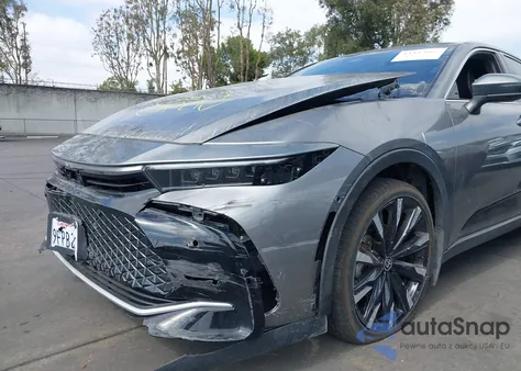 2023 Toyota Crown Platinum z USA, uszkodzony, nr VIN JTDAFAAF6P3000718